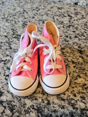 Converse Kids Pink Canvas High-Top Sneakers Size 7 EUC
